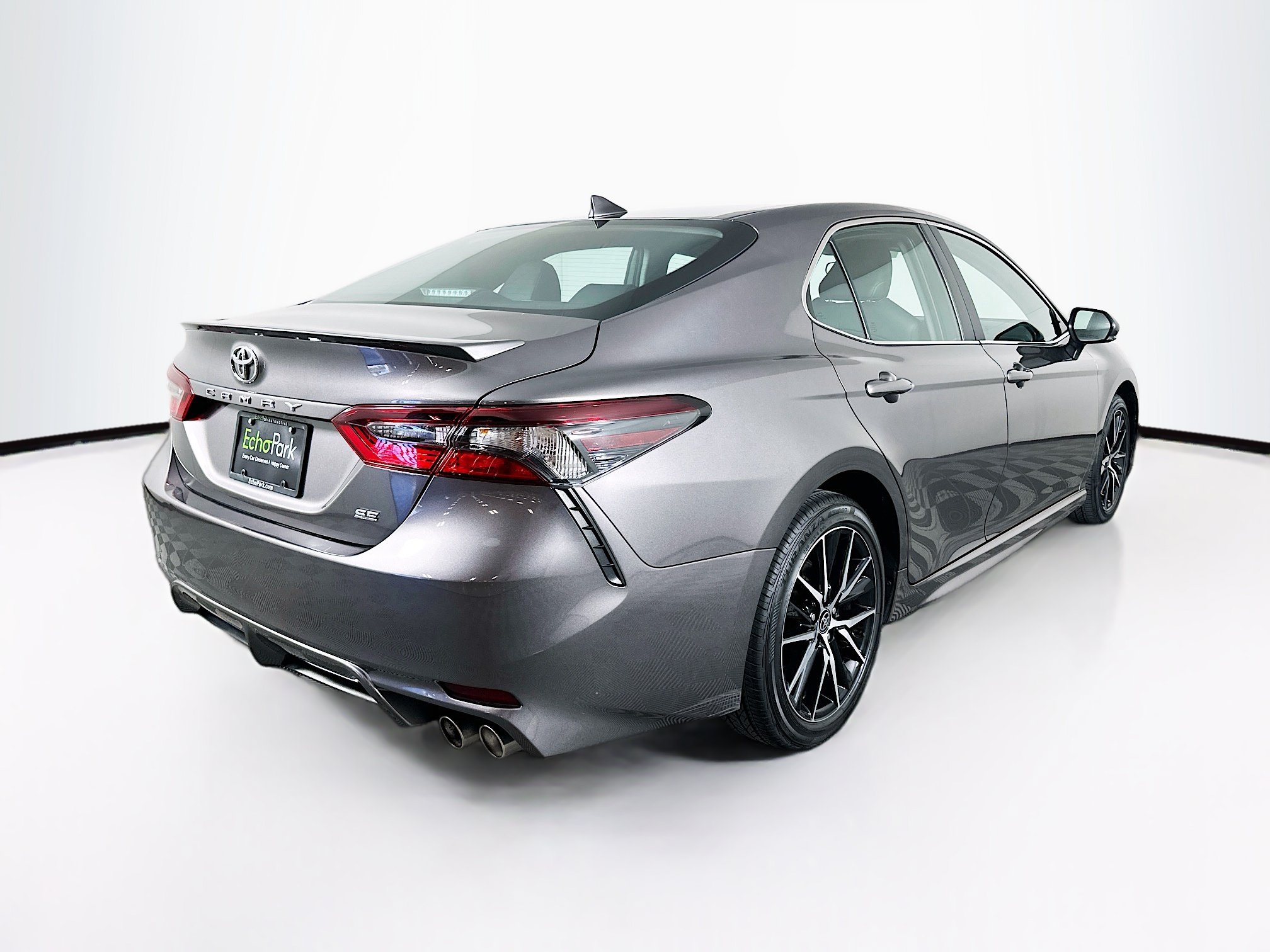 Used 2024 Toyota Camry SE FWD image 9