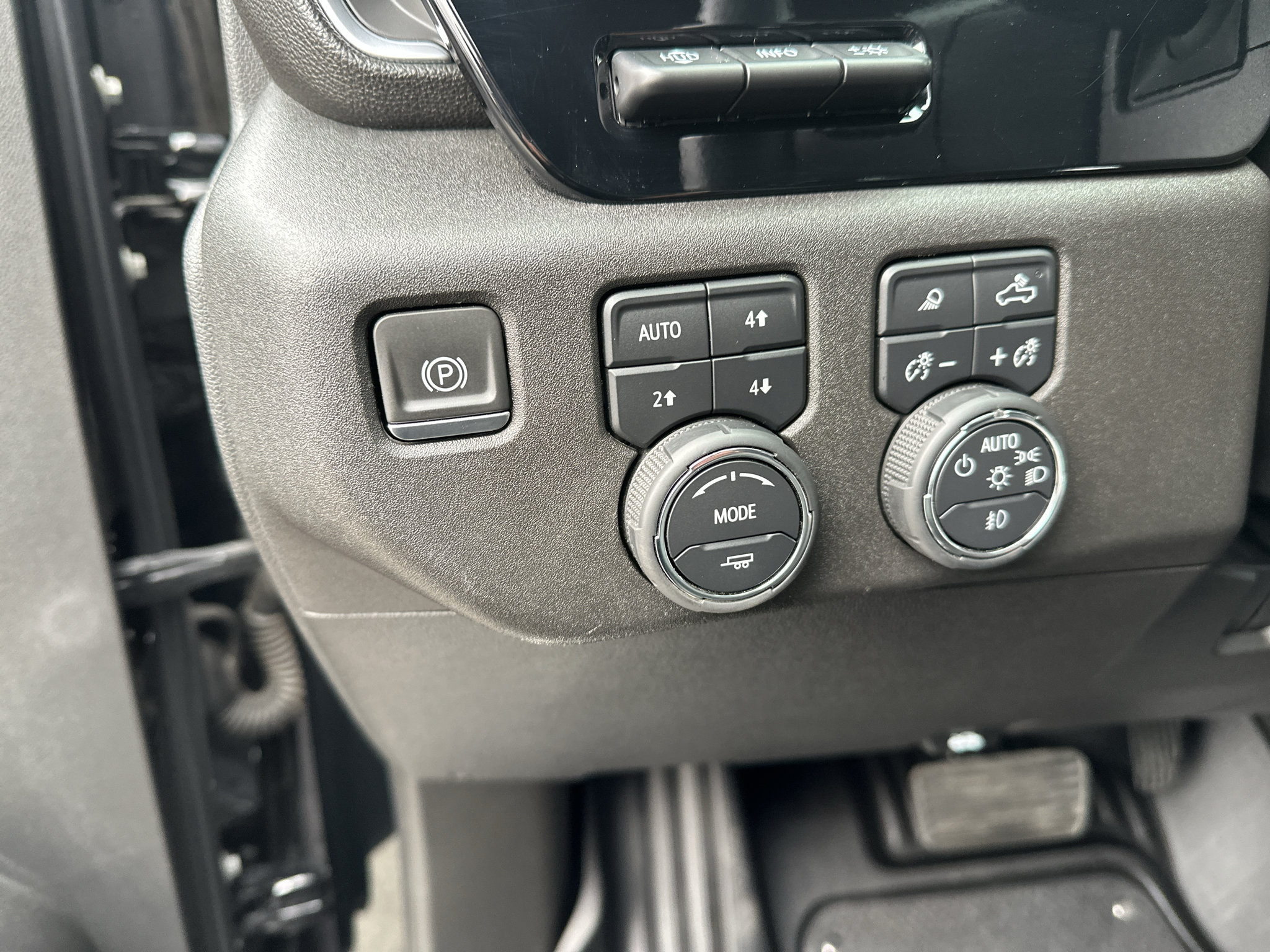 Used 2024 Chevrolet Silverado 3500 LTZ w/ LTZ Plus Package AWD/4WD image 13