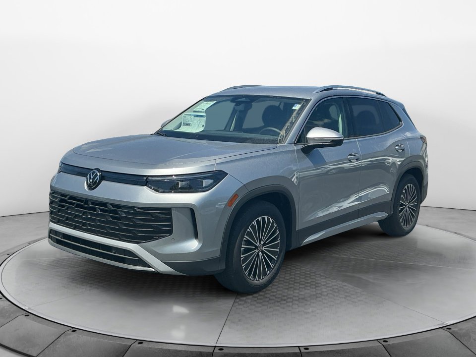 New 2026 Volkswagen Tiguan S FWD image 3