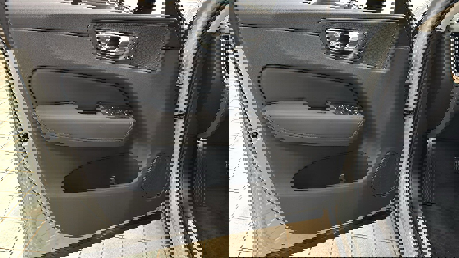 New 2026 Volvo XC60 T8 Plus w/ Protection Package Premier image 21