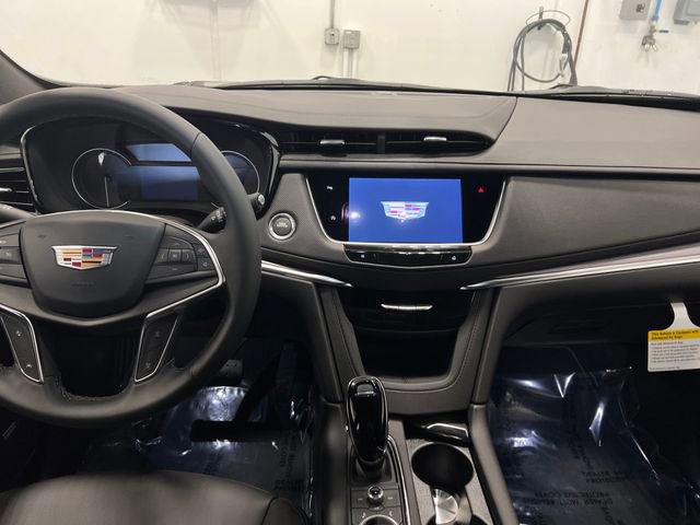New 2026 Cadillac XT5 Luxury image 11