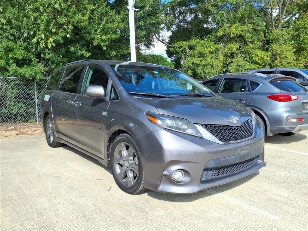 Certified 2015 Toyota Sienna SE