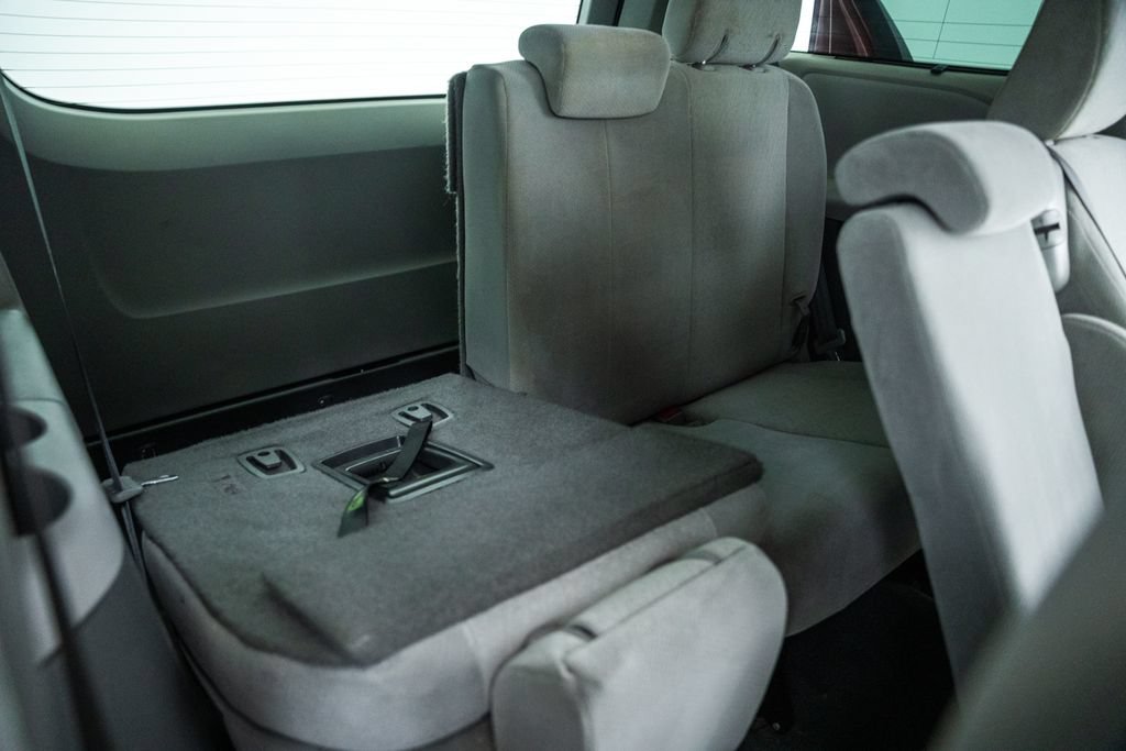 Used 2020 Toyota Sienna LE w/ LE Preferred Package FWD image 33