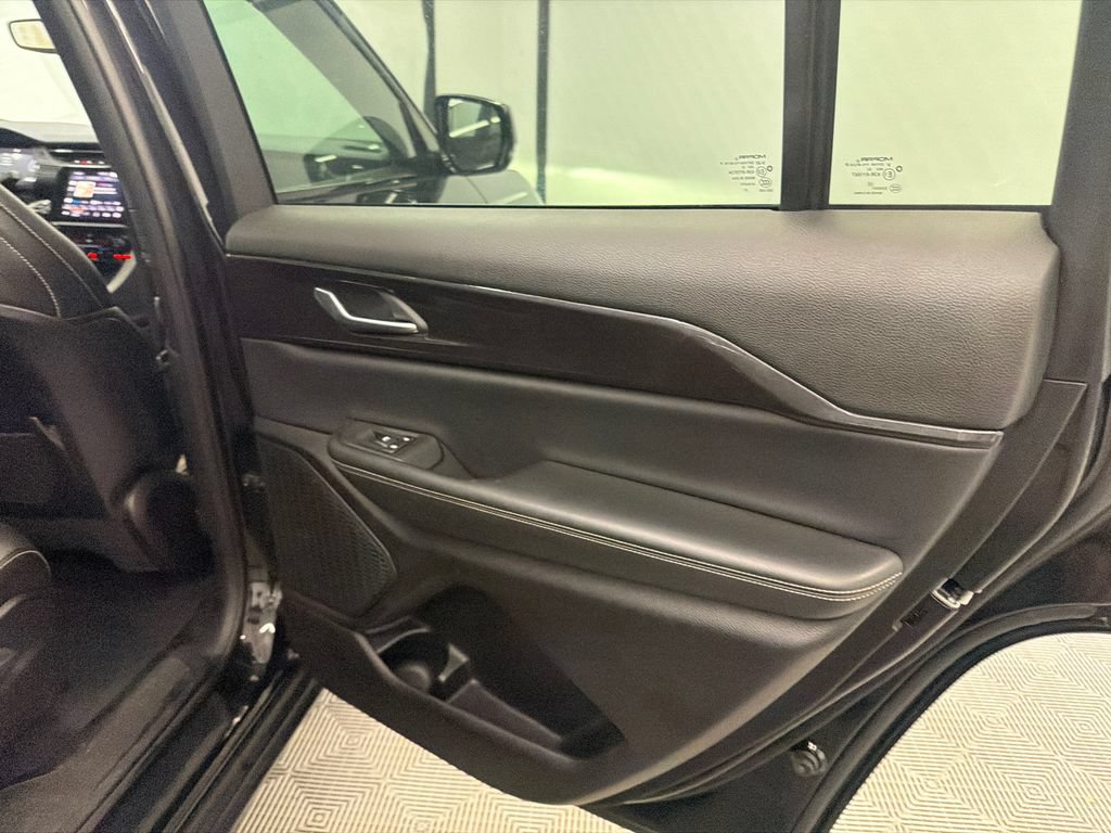 Used 2023 Jeep Grand Cherokee L Laredo RWD image 17
