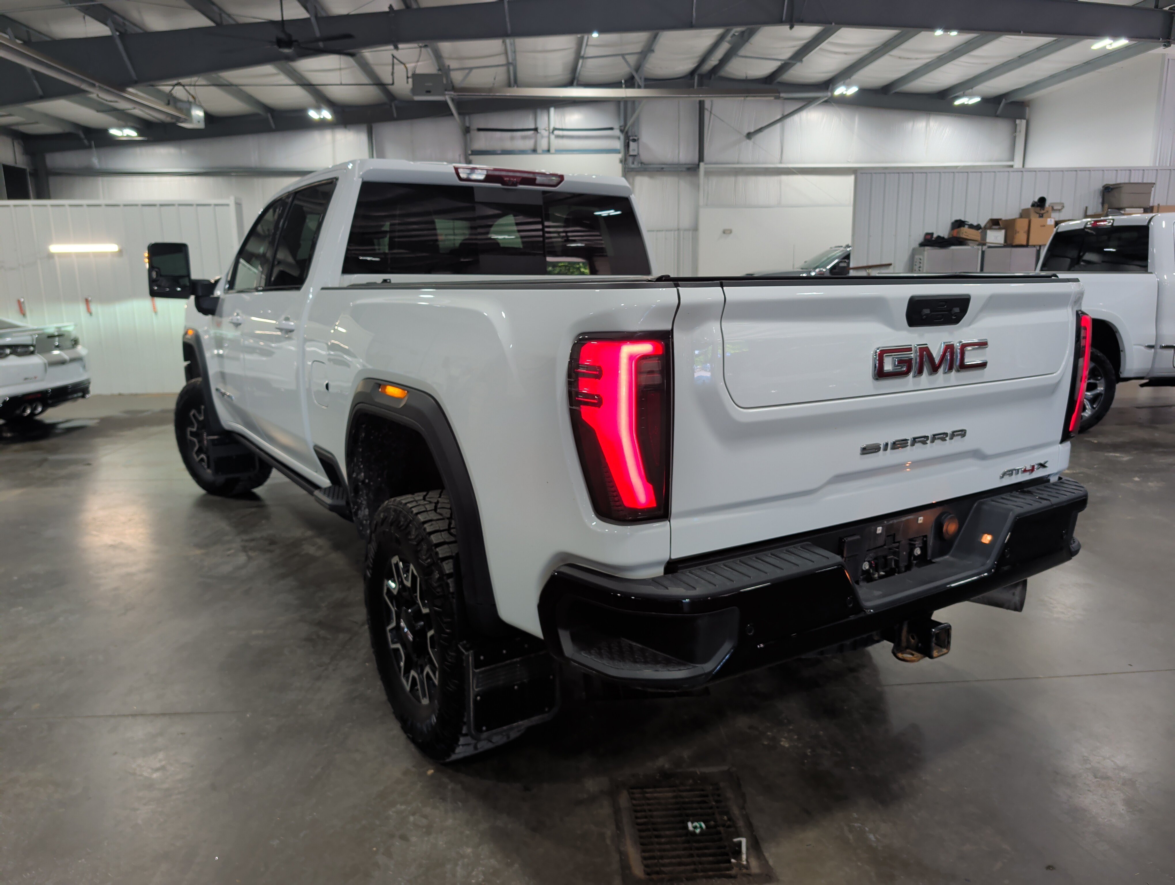 Used 2024 GMC Sierra 2500 AT4X AWD/4WD image 4