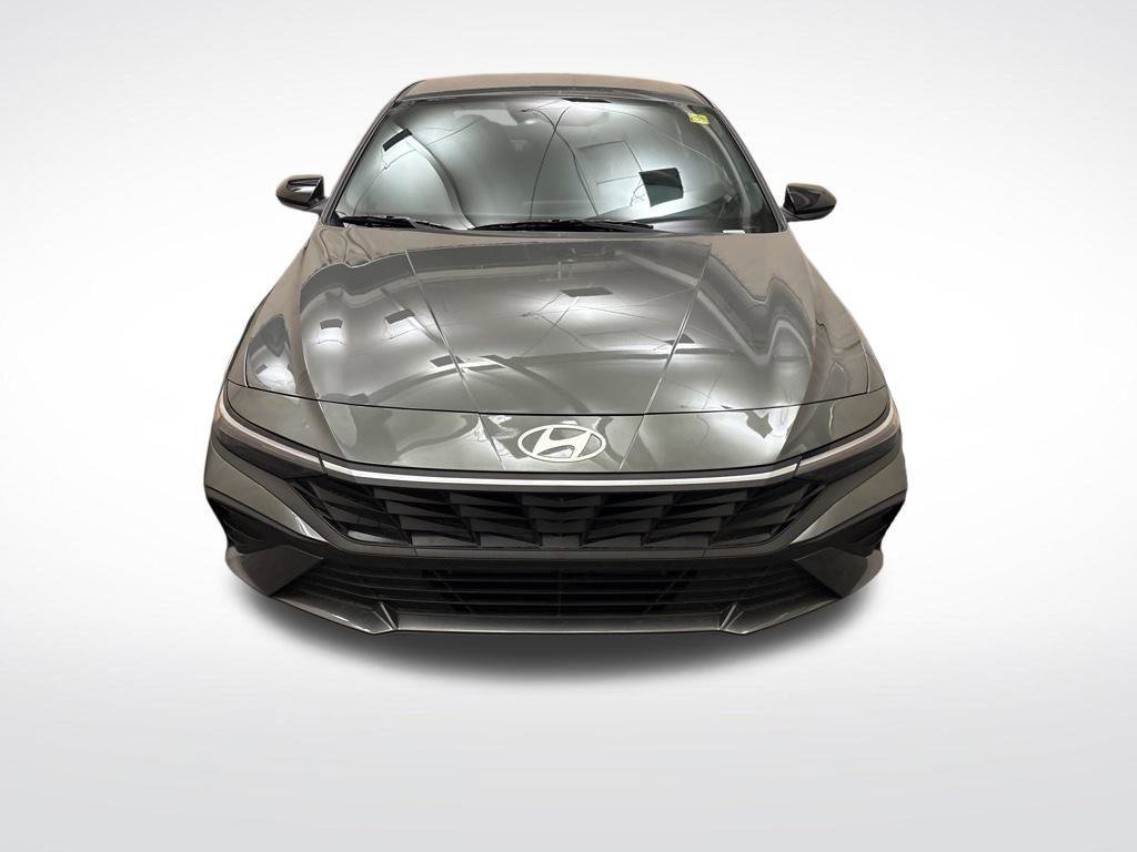 New 2025 Hyundai Elantra SEL image 2