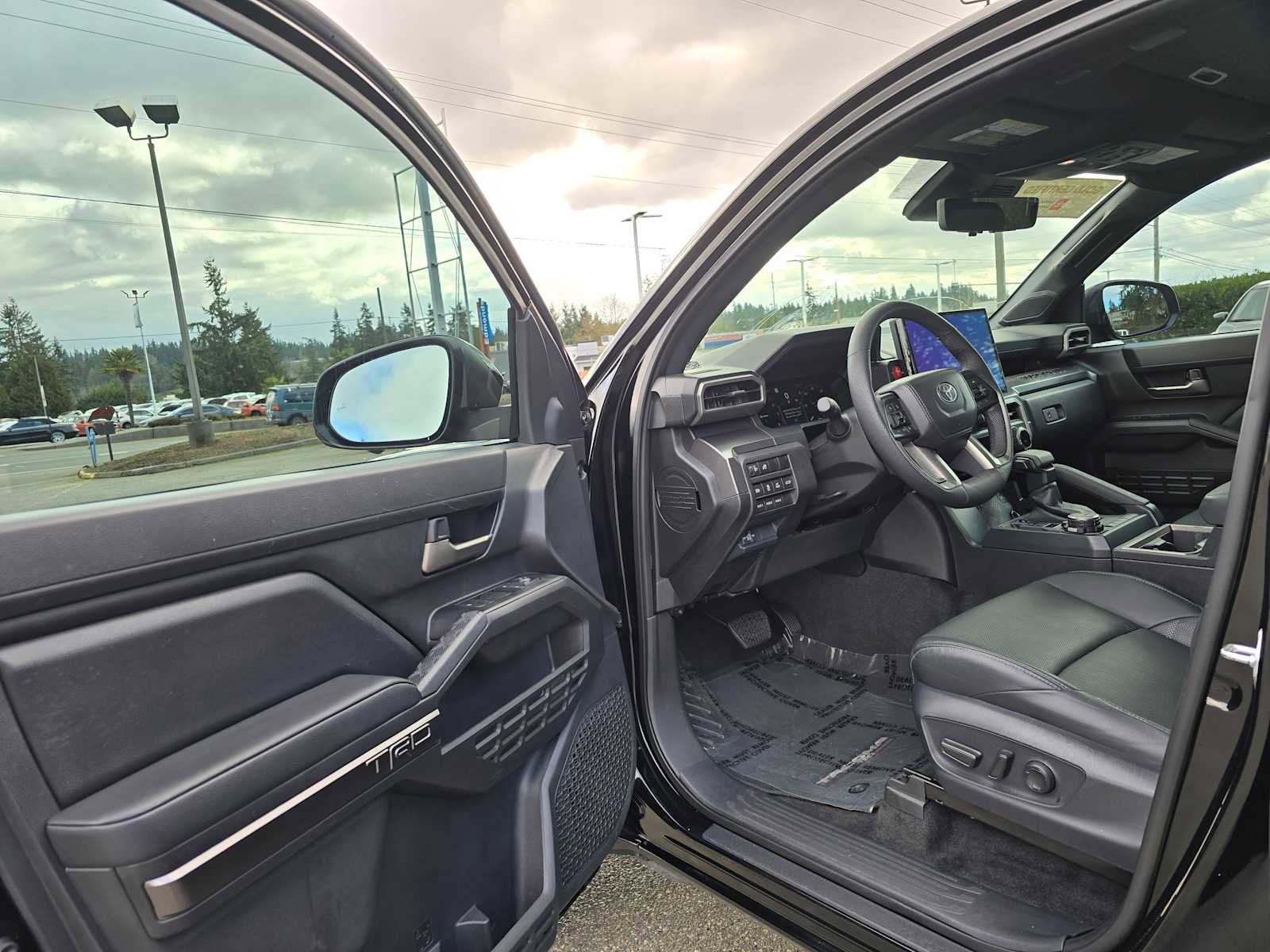 Used 2025 Toyota Tacoma TRD Off-Road w/ TRD Off Road Premium Package image 19