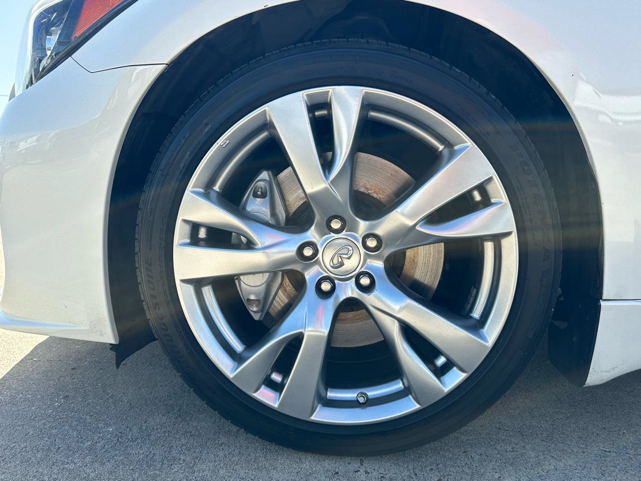 Used 2015 INFINITI Q70 5.6 w/ Sport Package RWD image 14