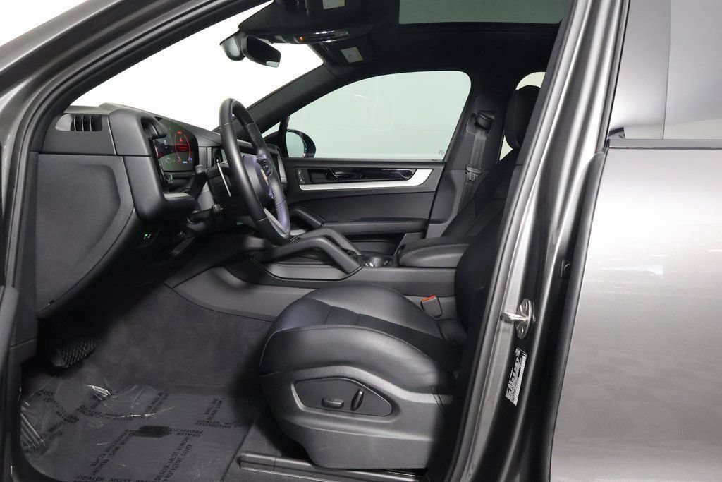 Used 2025 Porsche Cayenne AWD/4WD image 10
