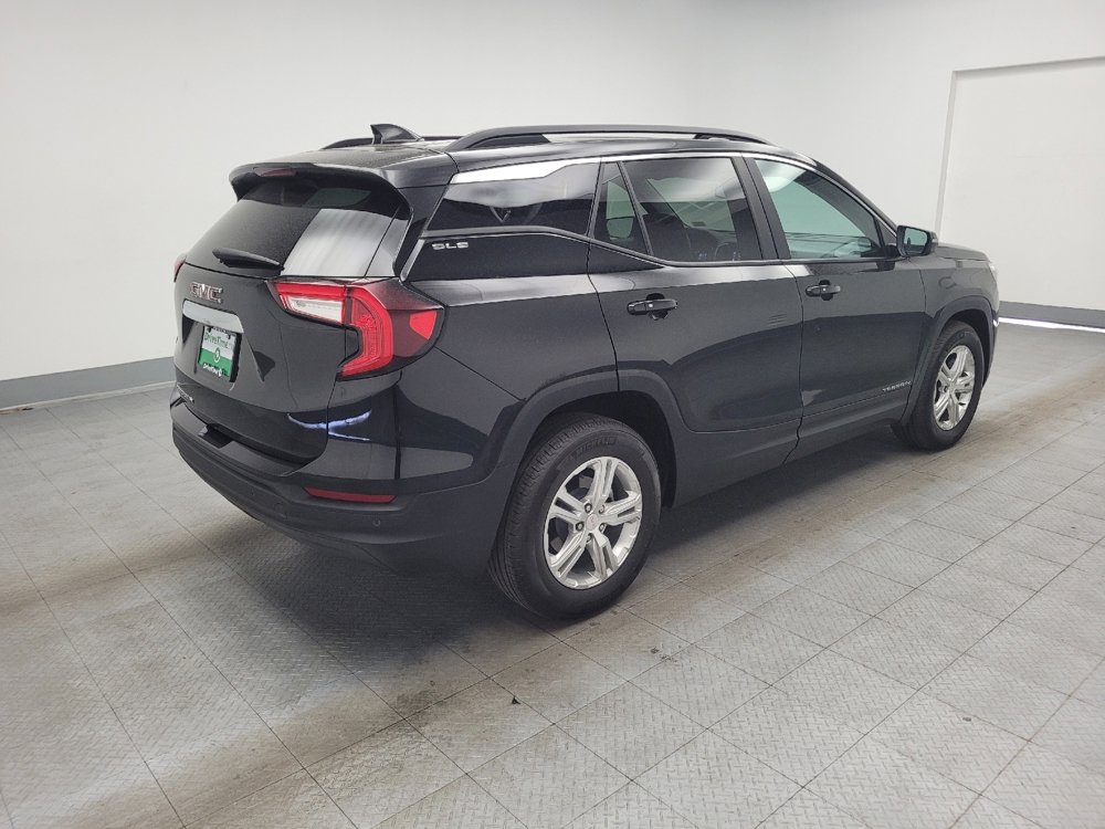 Used 2024 GMC Terrain SLE w/ Driver Convenience Package FWD image 9