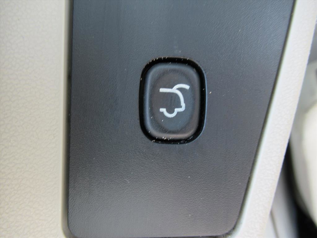 Used 2014 Chrysler Town & Country Touring image 32