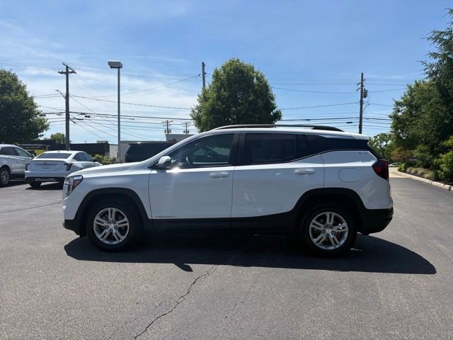Used 2024 GMC Terrain SLE w/ Driver Convenience Package FWD image 2