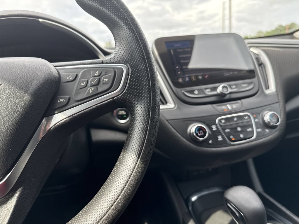 Used 2023 Chevrolet Malibu LT FWD image 17