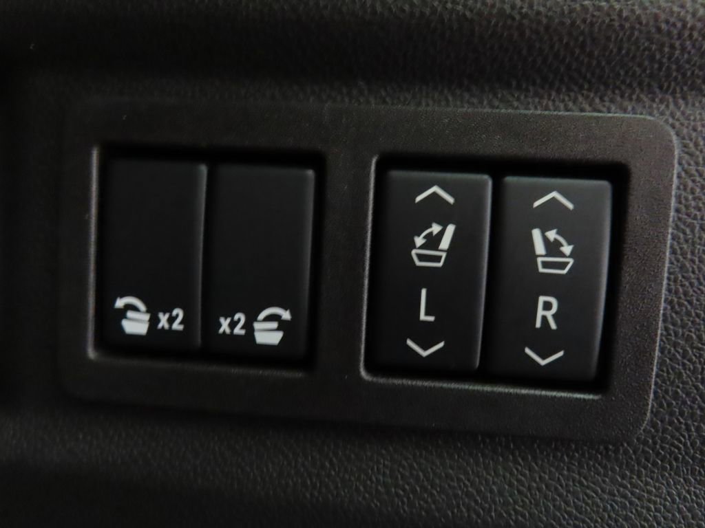Used 2026 GMC Yukon Elevation AWD/4WD image 40