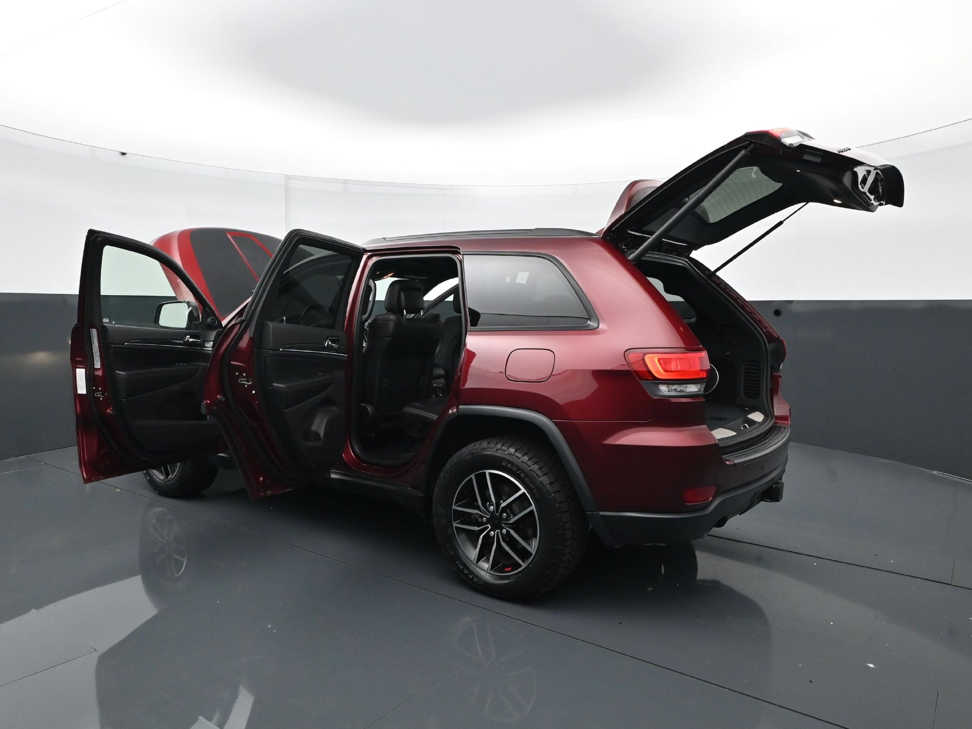 Used 2021 Jeep Grand Cherokee Trailhawk w/ Trailhawk Luxury Group AWD/4WD image 15