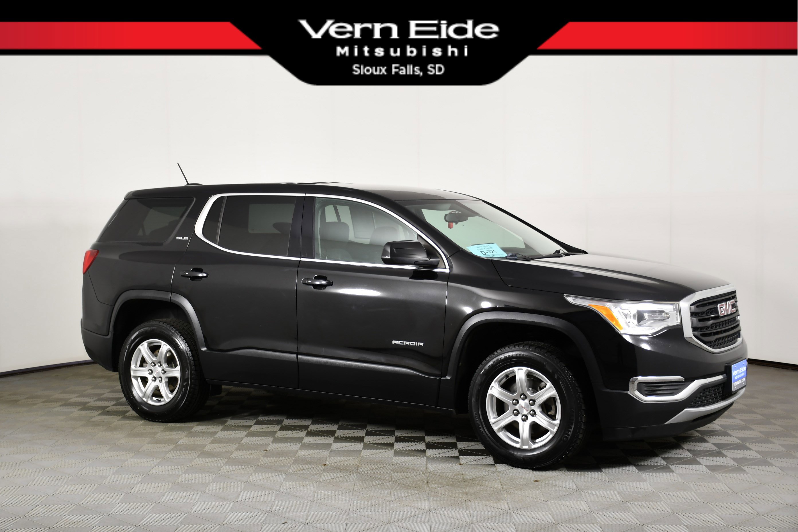 Used 2019 GMC Acadia SLE AWD/4WD image 1