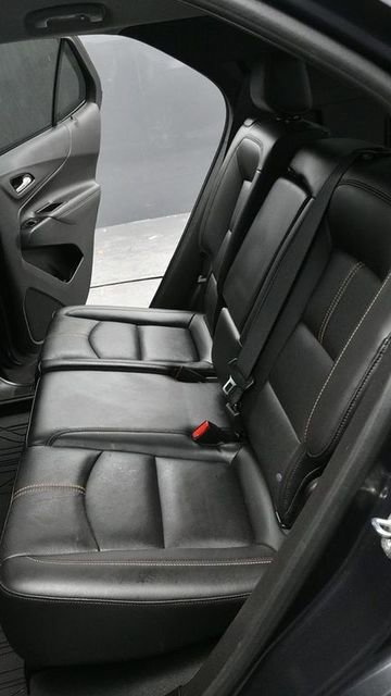 Used 2022 Chevrolet Equinox Premier w/ LPO, Floor Liner Package FWD image 17