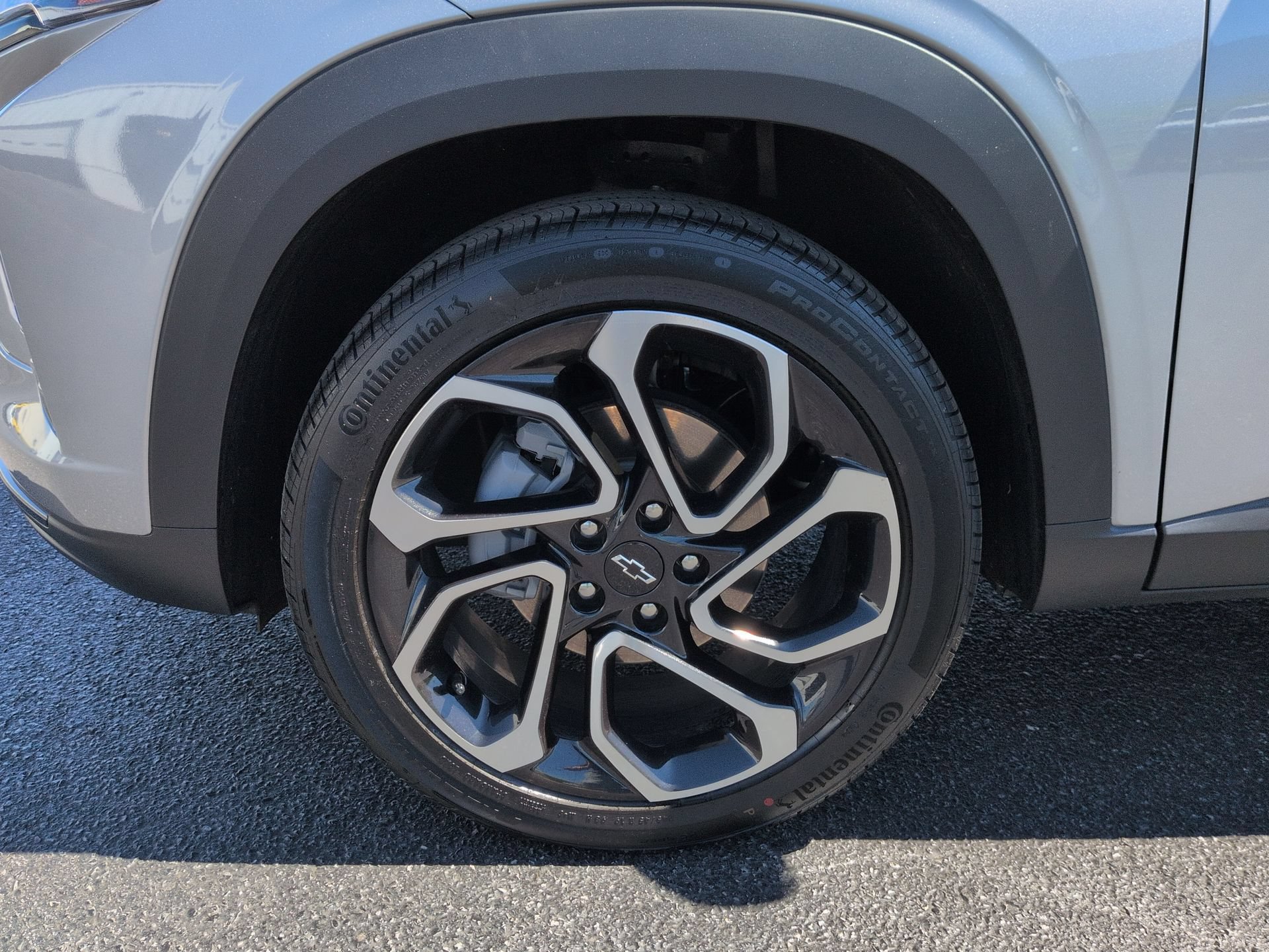 Certified 2025 Chevrolet Trax RS w/ Driver Confidence Package FWD image 31