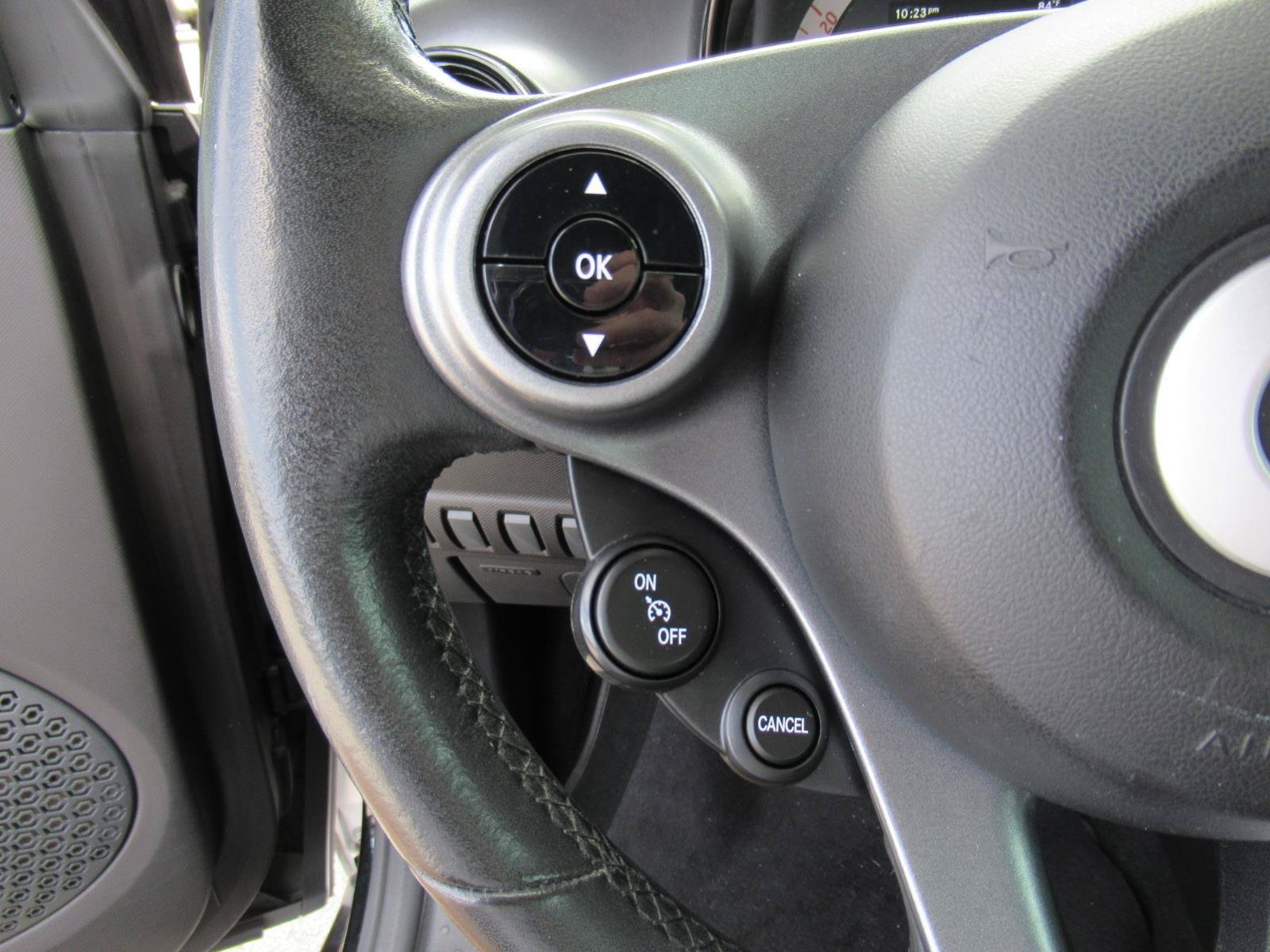 Used 2016 smart fortwo Prime RWD image 20
