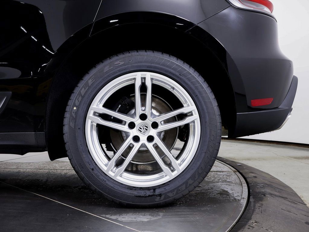 Certified 2025 Porsche Macan image 25