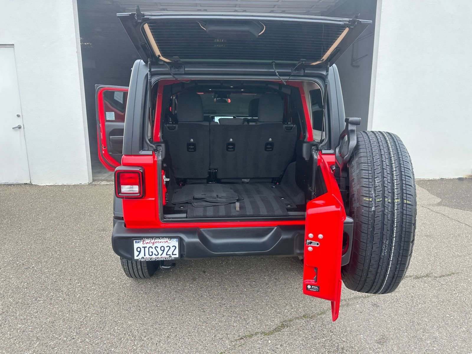 Used 2025 Jeep Wrangler Sport S image 31