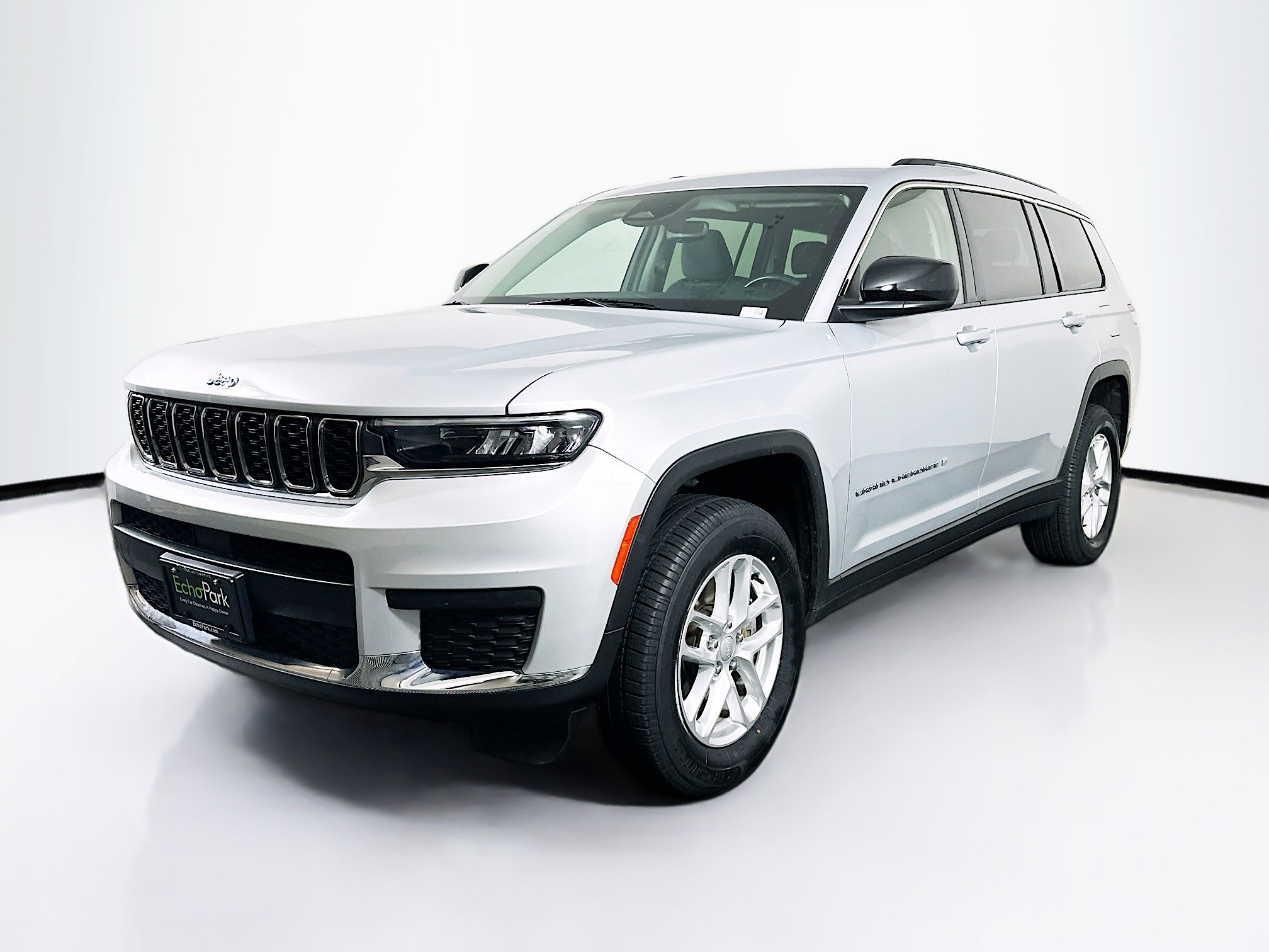 Used 2022 Jeep Grand Cherokee L Laredo w/ Luxury Tech Group I image 3
