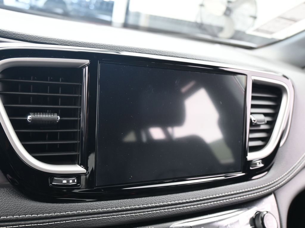 New 2026 Chrysler Pacifica Select image 17