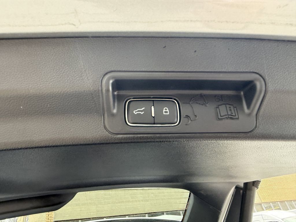 Used 2022 Ford Explorer XLT AWD/4WD image 31