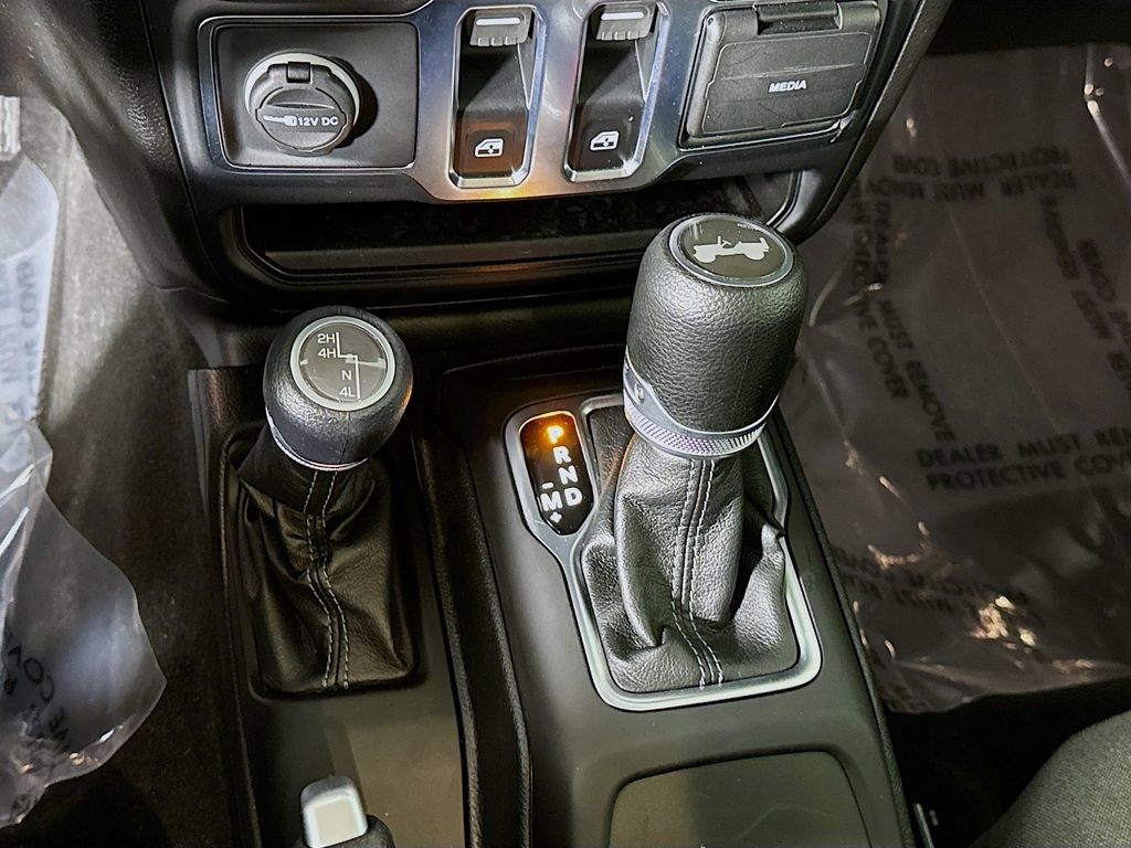 Used 2025 Jeep Wrangler Sport image 10