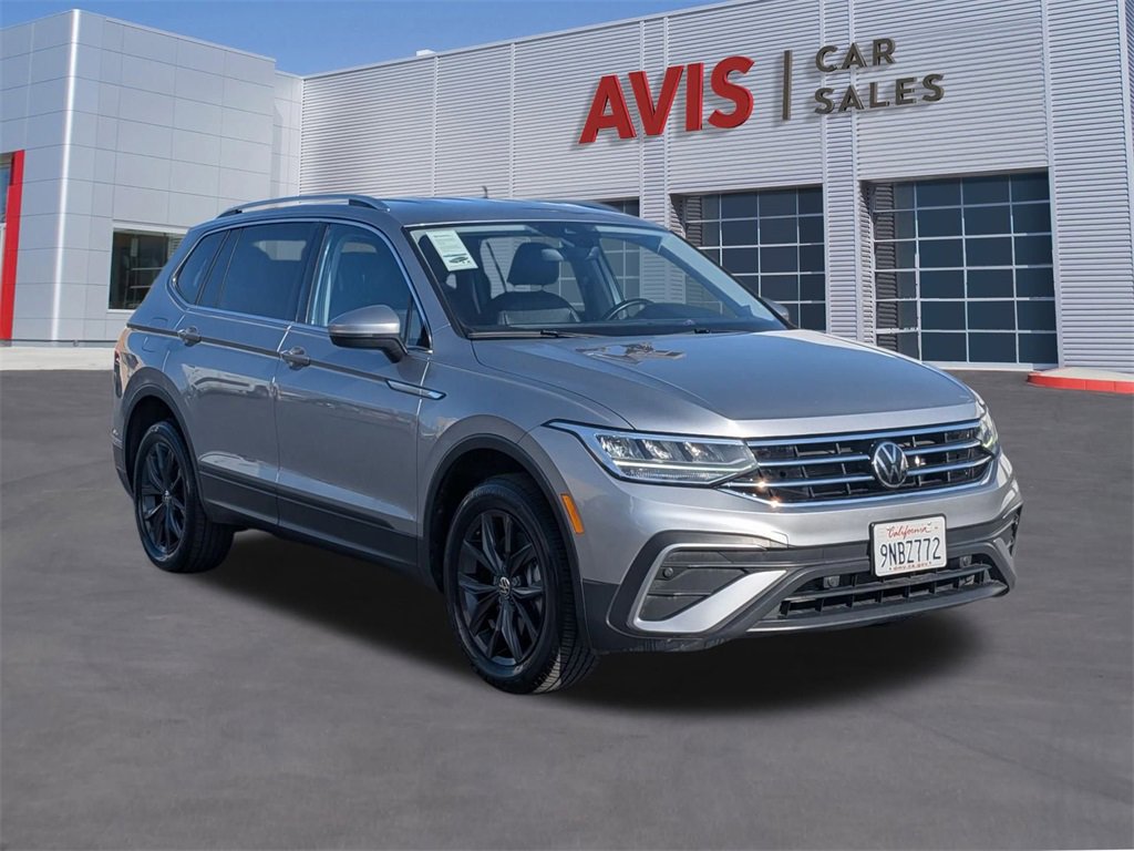 Used 2024 Volkswagen Tiguan SE image 3