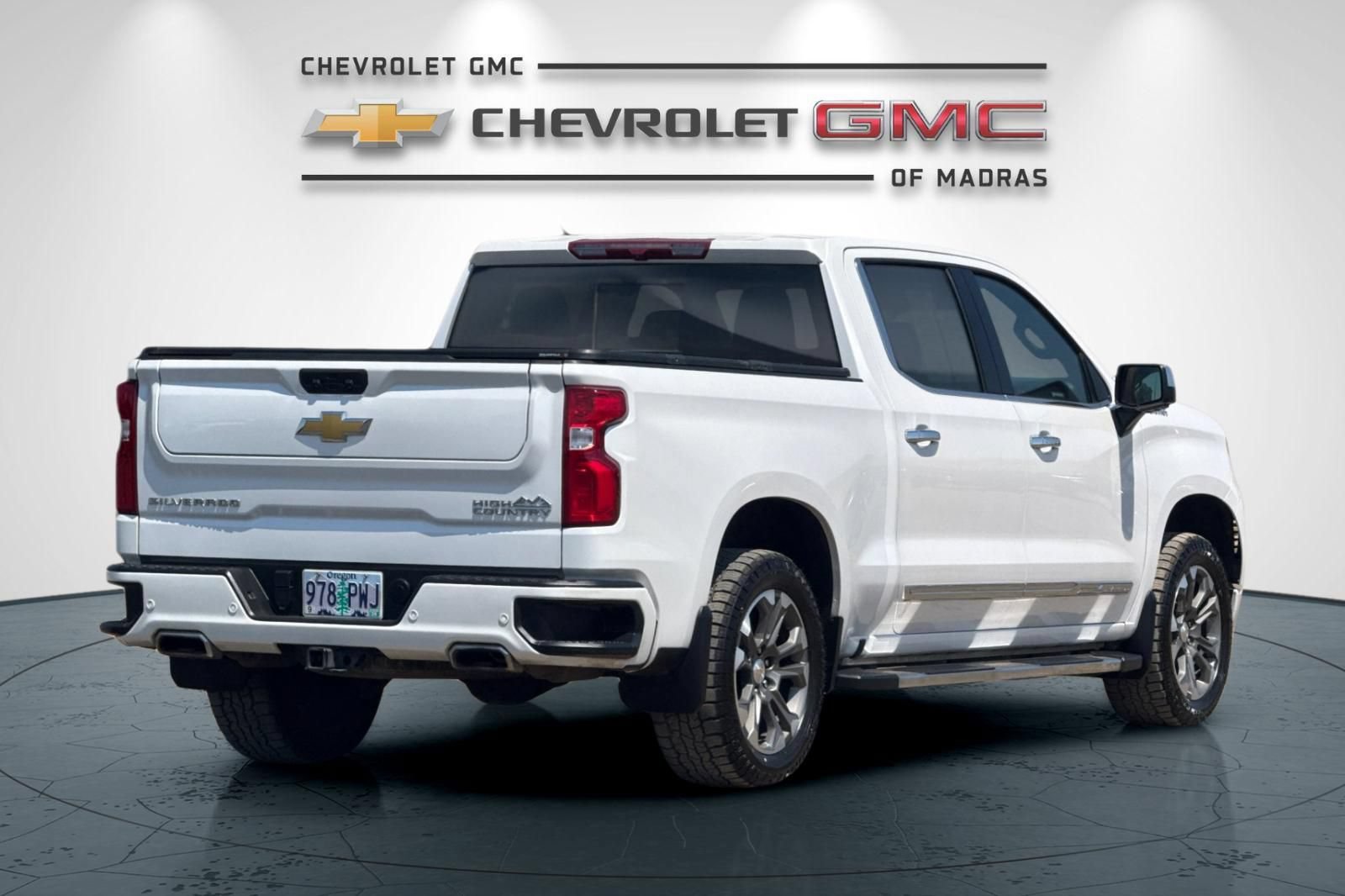 Used 2023 Chevrolet Silverado 1500 High Country AWD/4WD image 3