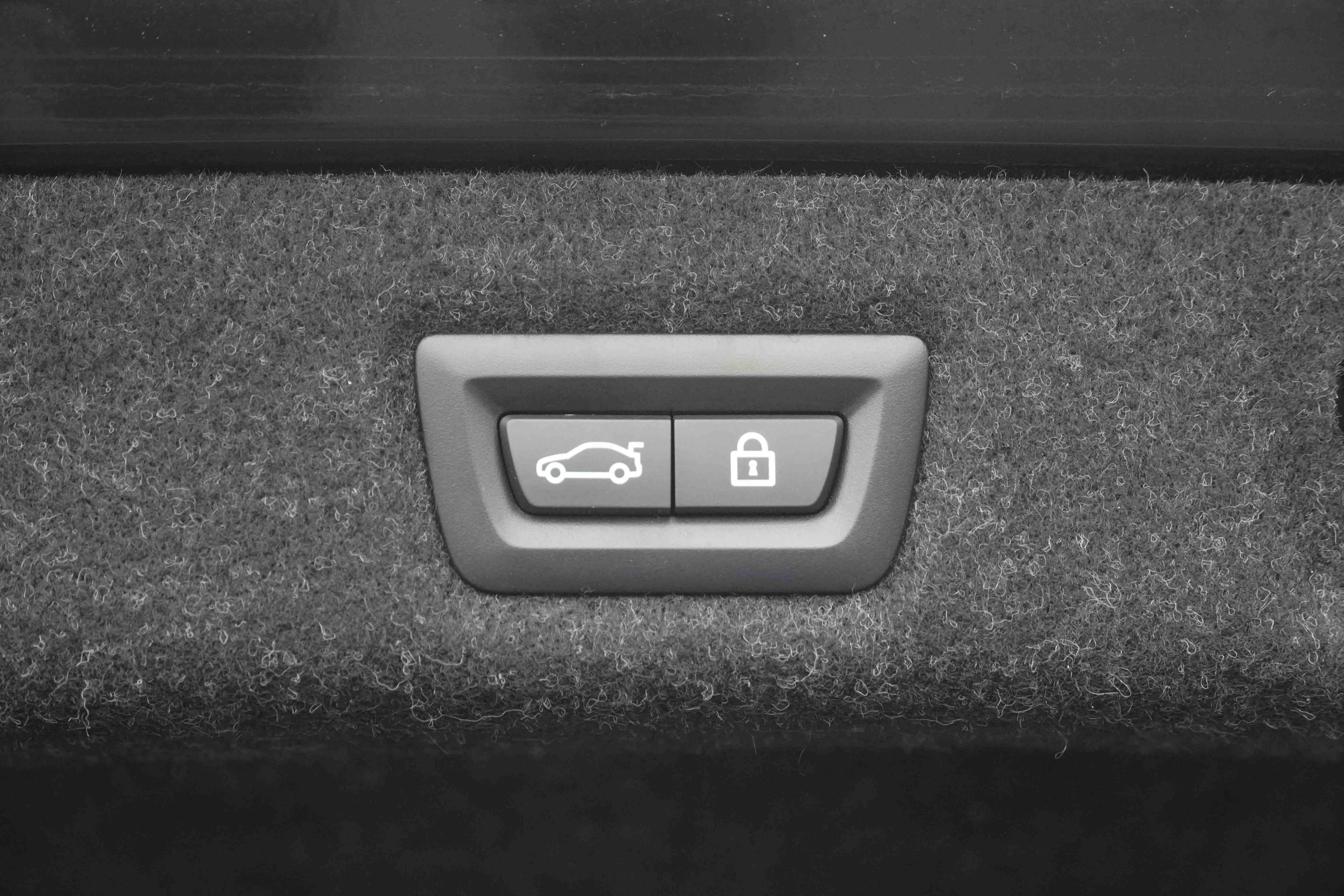 Used 2022 BMW M550i xDrive w/ Executive Package image 40