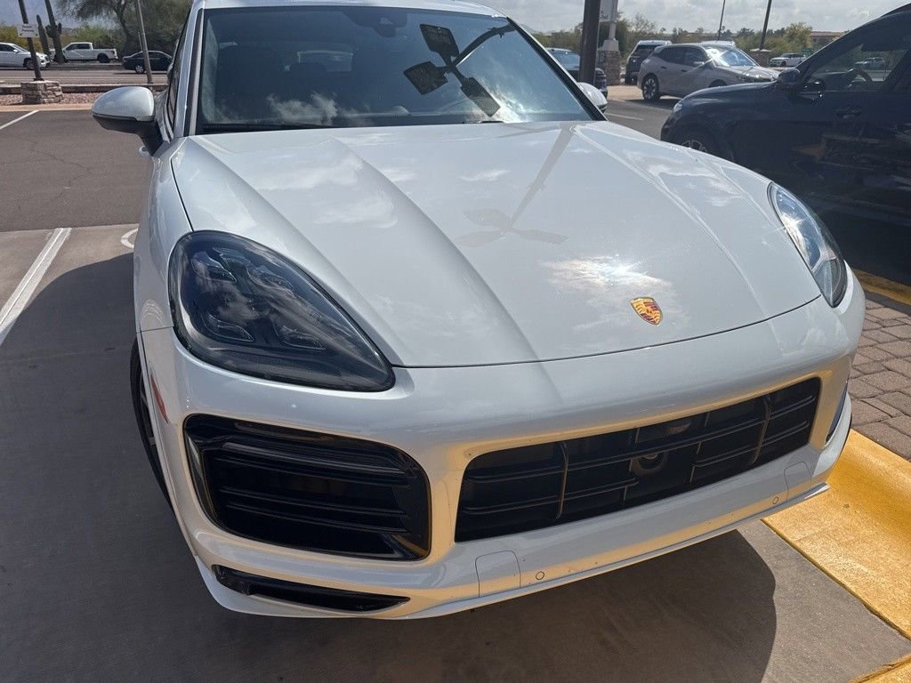 Used 2022 Porsche Cayenne Platinum Edition image 2