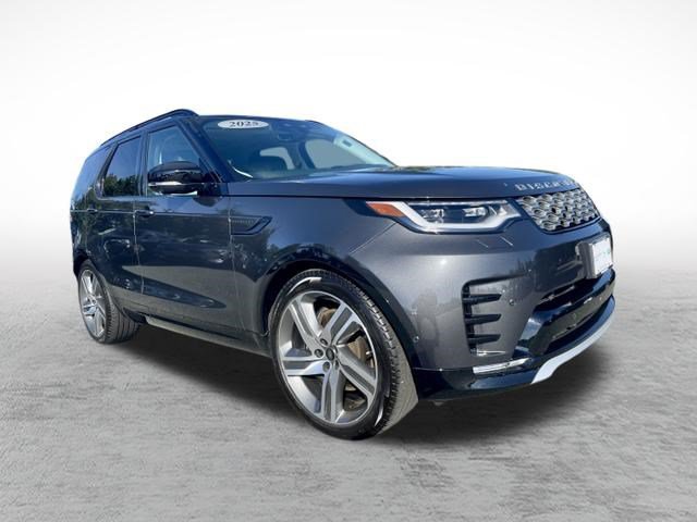 Certified 2025 Land Rover Discovery Metropolitan Edition AWD/4WD image 3