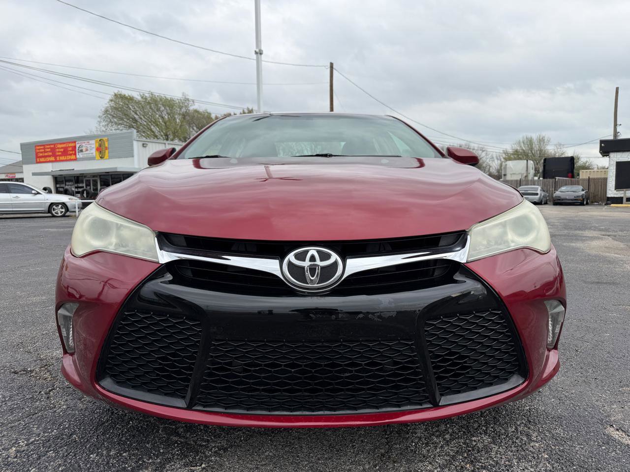 Used 2016 Toyota Camry LE image 2
