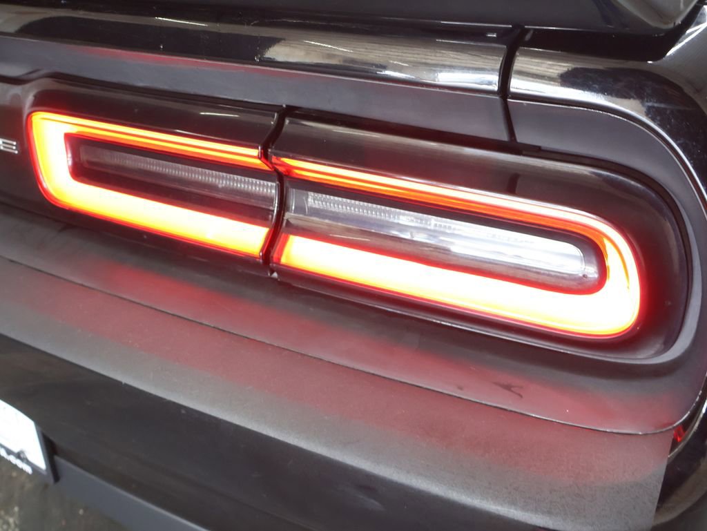 Used 2018 Dodge Challenger R/T RWD image 31