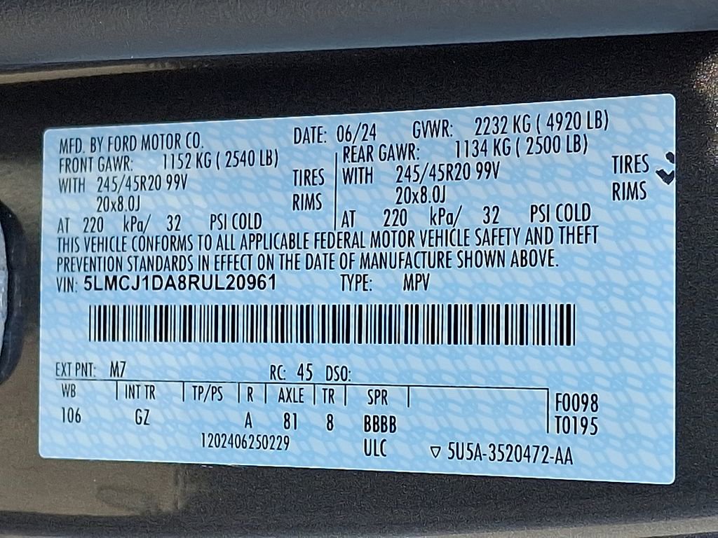 Used 2024 Lincoln Corsair AWD w/ Equipment Group 101A image 28