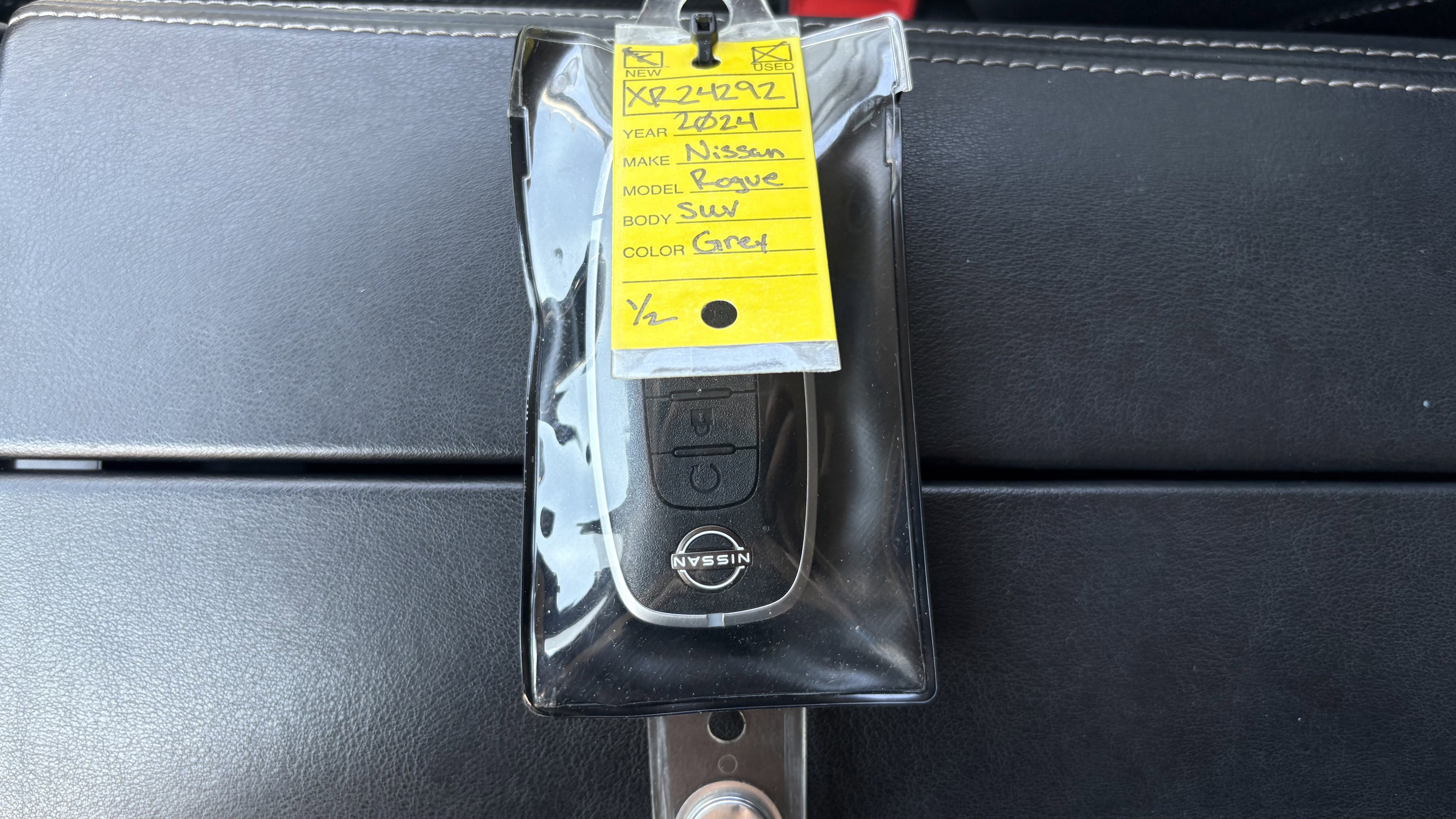 Used 2024 Nissan Rogue SV image 34