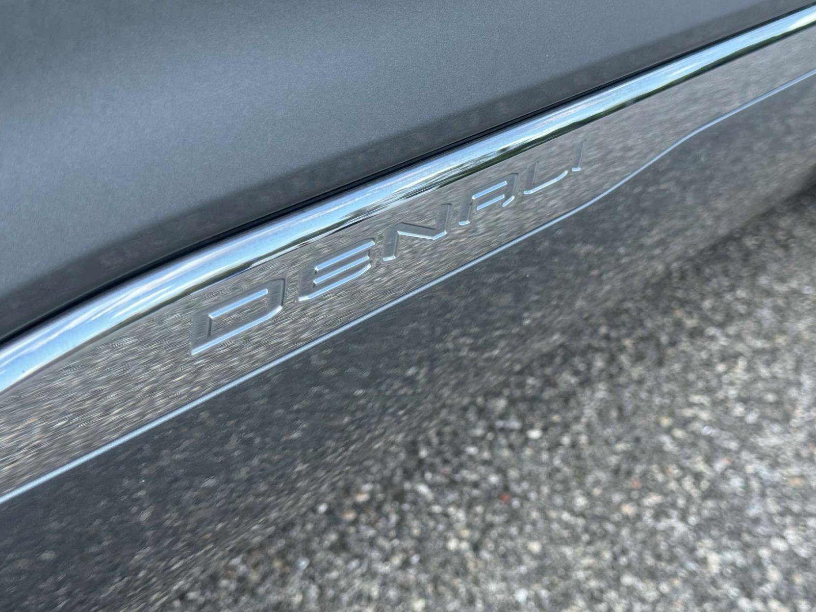 Used 2023 GMC Acadia Denali w/ Denali Technology Package image 10