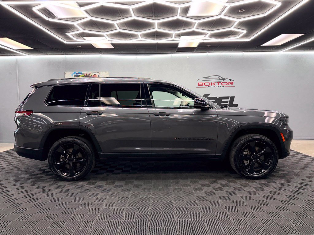 Used 2022 Jeep Grand Cherokee L Limited w/ Black Appearance Package RWD image 17