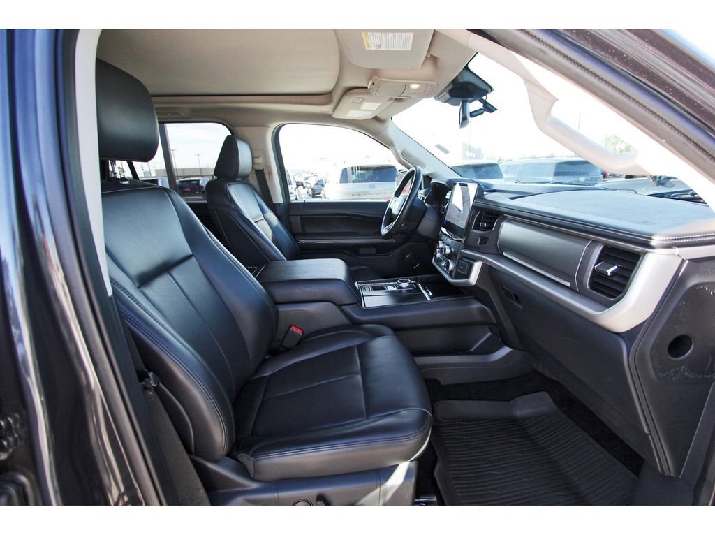 Used 2022 Ford Expedition XLT image 29