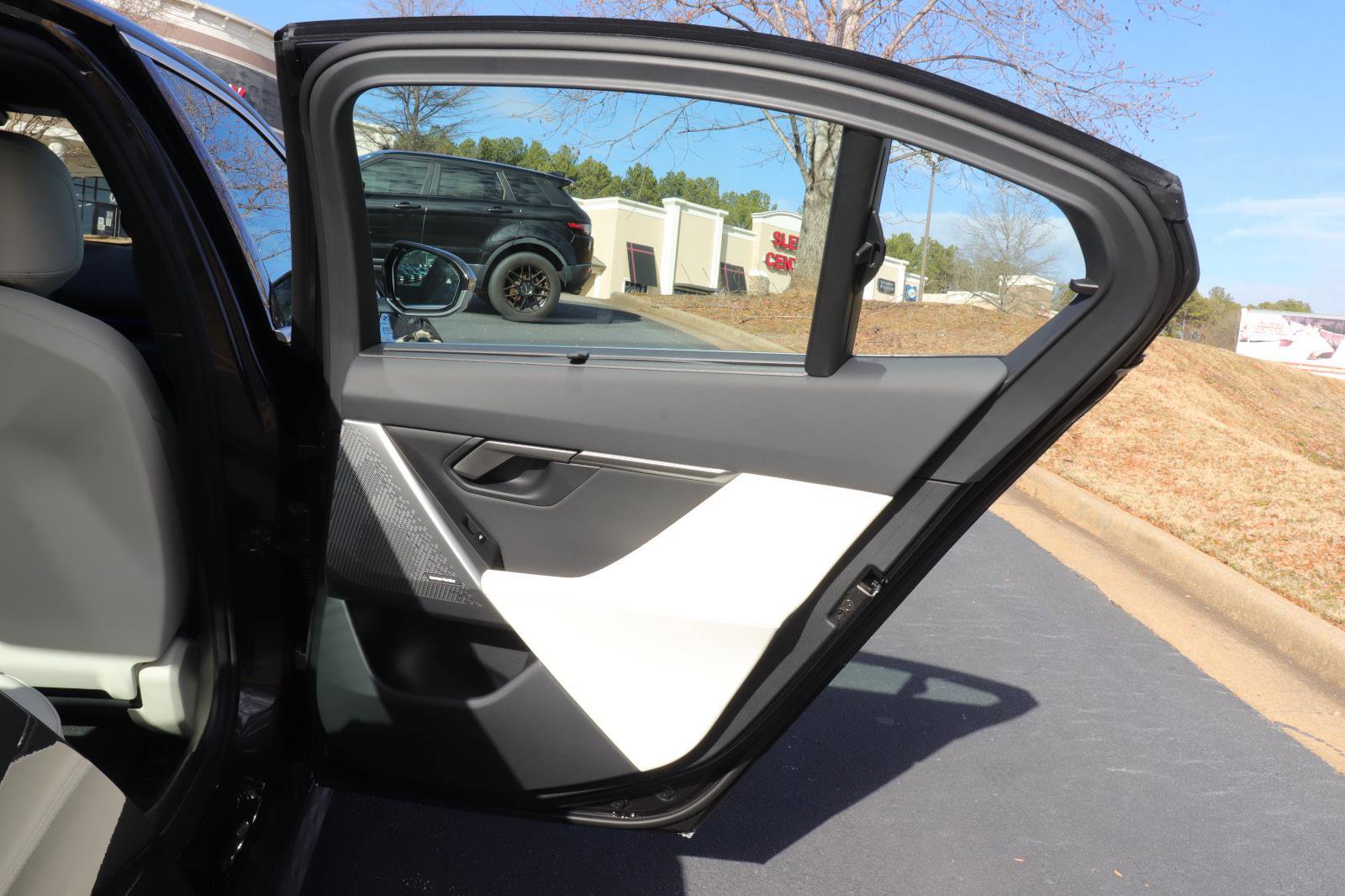 Used 2025 BMW 530i w/ Executive Package image 19