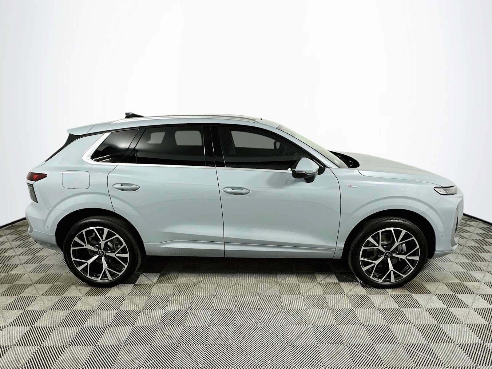 New 2026 Audi Q3 quattro 2.0T AWD/4WD image 8