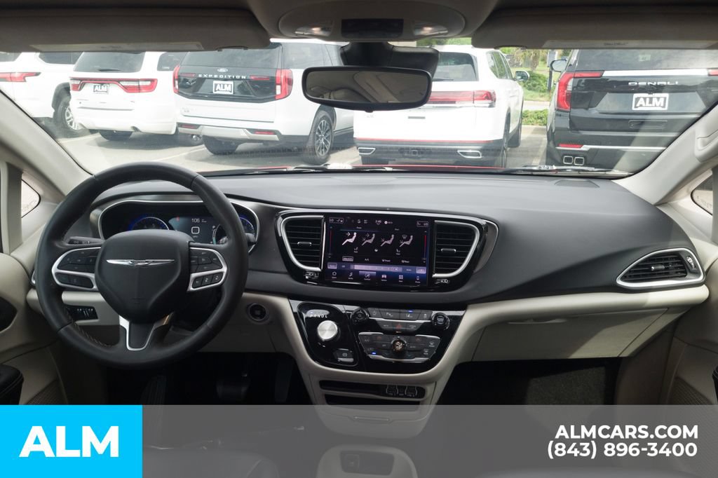 Used 2024 Chrysler Pacifica Touring-L FWD image 21