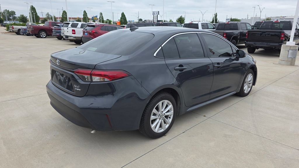 Used 2025 Toyota Corolla XLE FWD image 5