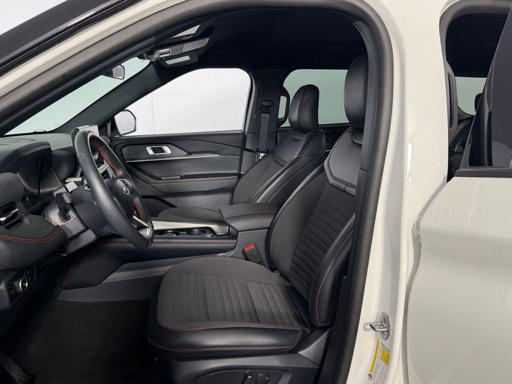 Used 2025 Ford Explorer ST-Line w/ ST-Line Street Pack image 21