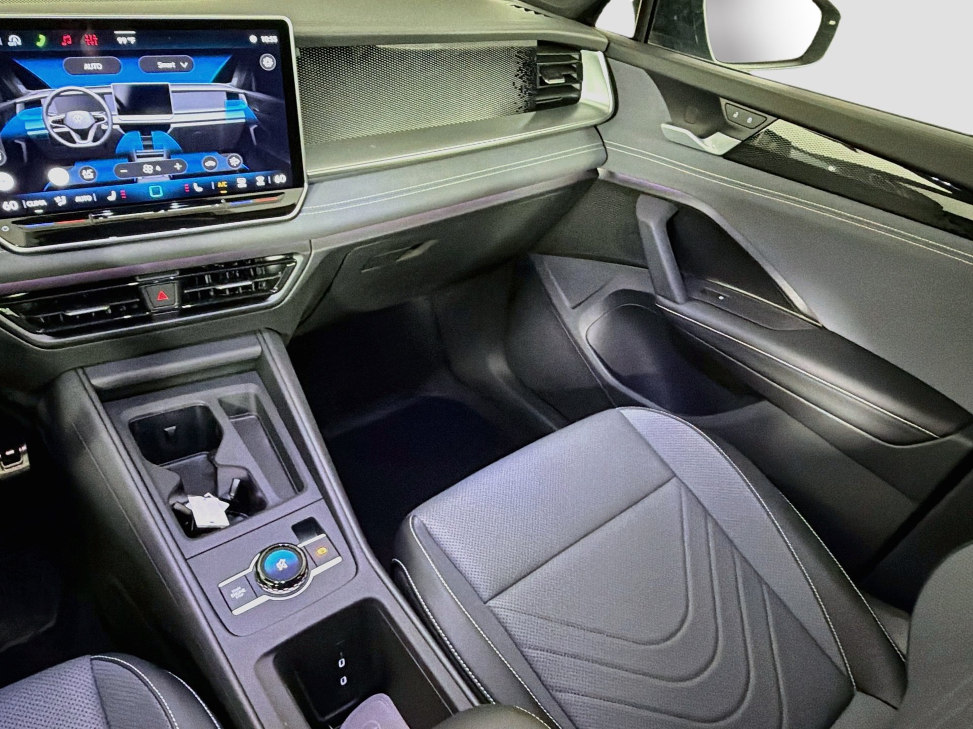 New 2026 Volkswagen Tiguan SE R-Line FWD image 23