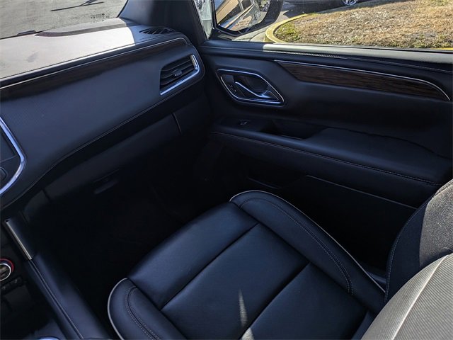 Used 2024 Chevrolet Suburban Premier image 17
