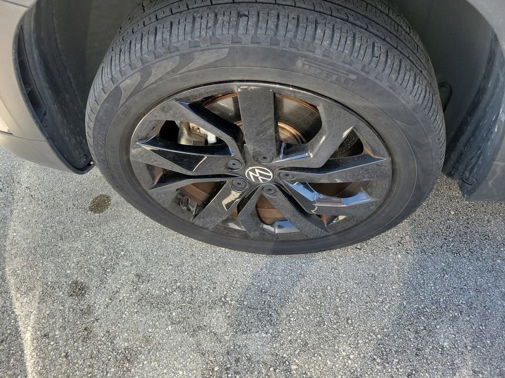 Certified 2022 Volkswagen Taos SE FWD image 5