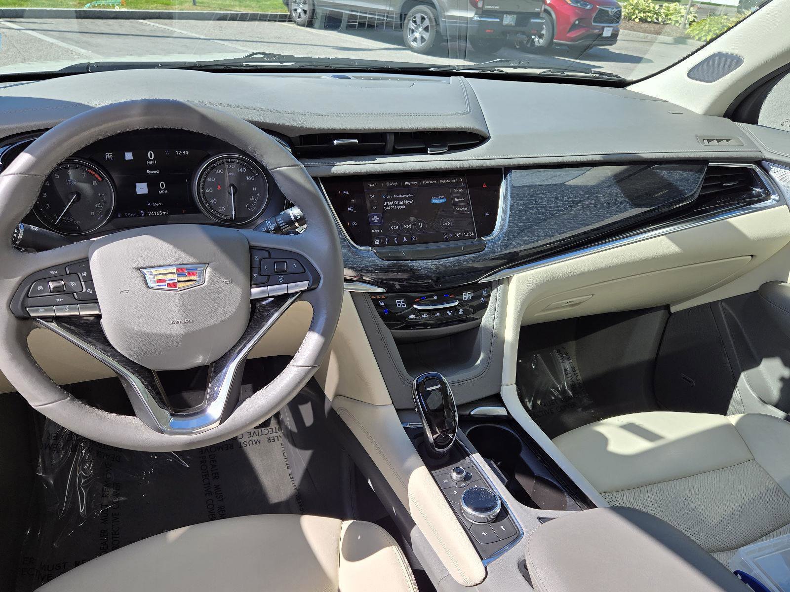 Used 2024 Cadillac XT6 Premium Luxury w/ Technology Package image 11